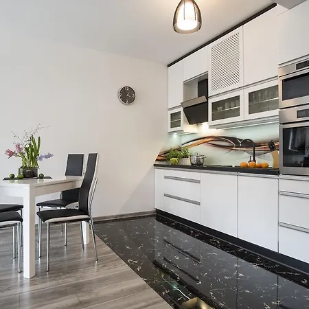 Apart-center Granitica
