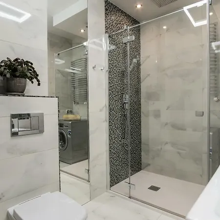 Apart-center Granitica זקופאנה